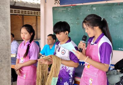 อบรมการทำผ้าย้อมสีจากเปลือกไม้ ณ บ้านคำนางโอก อำเภอนิคมคำสร้อย จังหวัดมุกดาหาร